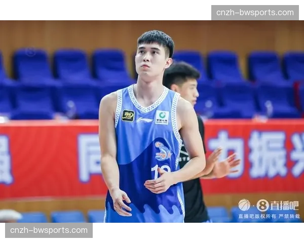 曾凌铉连续多轮未获登场时间 福建年轻后卫处境微妙